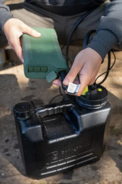 RidgeMonkey Outdoor Power Shower (Full Kit) (RM507) -Camping Equipment Store k2b580bc4c563bc55cf211e74fe44601c