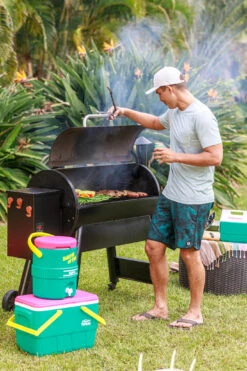 IGLOO Retro Barrel Of Fun 2 Gallon -Camping Equipment Store k35cb0469941dd12c697b59ec20b0c536